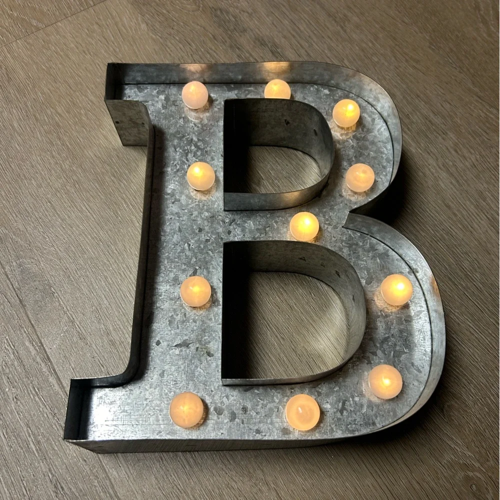 Hobby Lobby 'B' Metal Decor - Picture 2 of 3